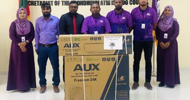 ކައުންސިލްގެ ފަރާތުން އިސްދޫ ސްކޫލަށް 24000 ބީޓީޔޫގެ އޭސީއެއް ހަދިޔާކުރުން